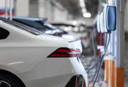 E.ON und BMW bringen V2G Bundle